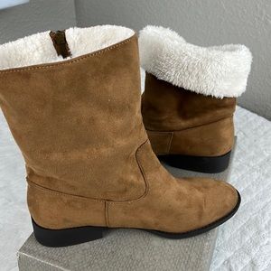 Wore 1 time! Maurices Sperpa Fold Regina Ankle Boots Faux Suede Tan Chestnut 10